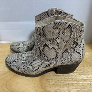 Rampage Ankle Boots with Snake Print - Size 6.5M Side Zip Closure